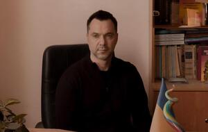 Людоедский режим в Беларуси обманул Протасевича. Он получил восемь лет колонии, хотя сдал свою девушку и убеждения, публично став на сторону режима