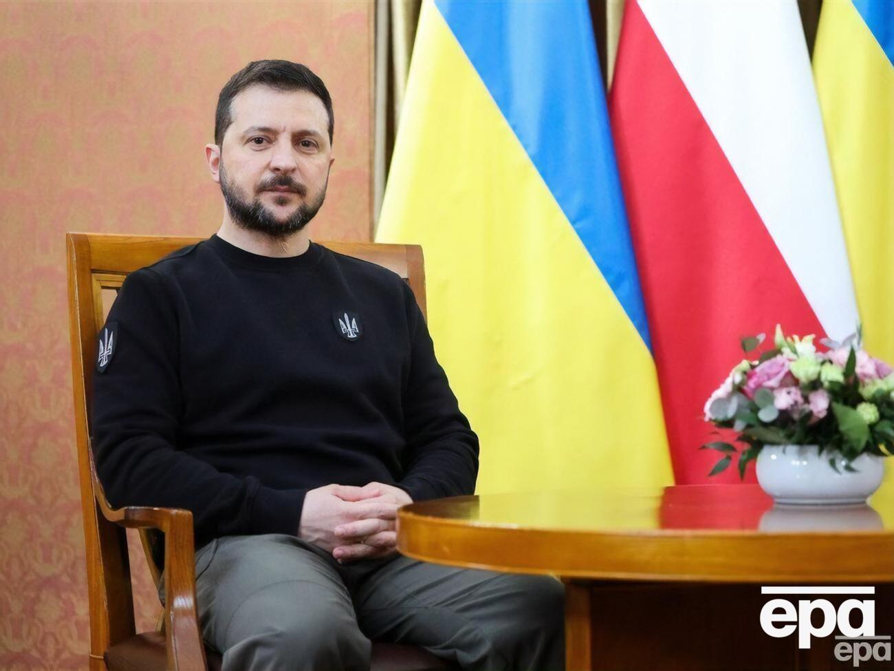 Зеленский:&nbsp;Сначала мы идем вперед, показываем, что за три дня нас нельзя захватить, потом нам дают какое-то оружие