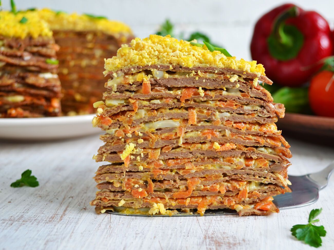 К начинке можно добавить, кроме моркови и лука, плавленый сыр и грибы