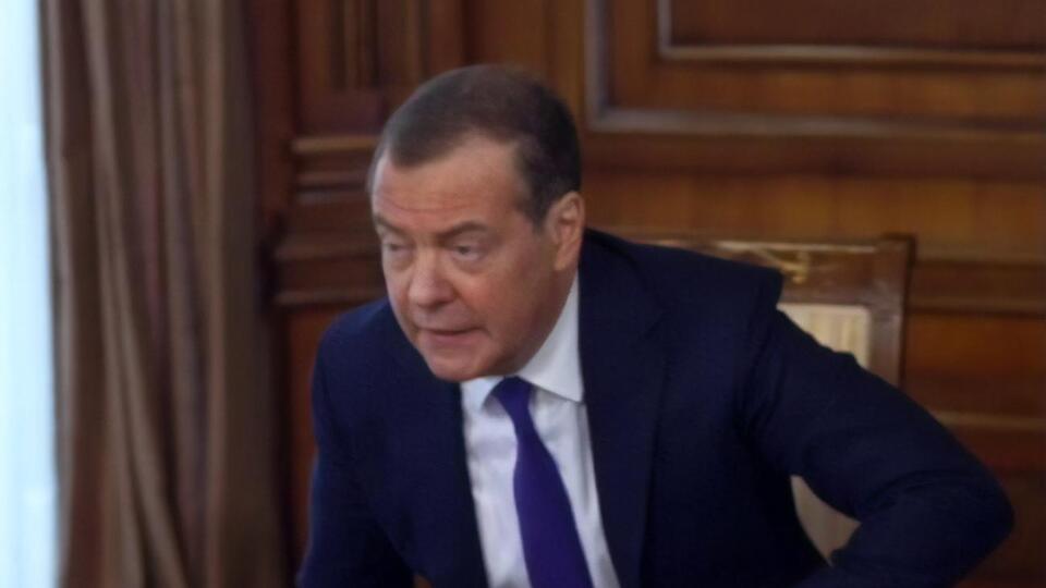 Медведєв (на фото) написав про "фізичне усунення" Зеленського