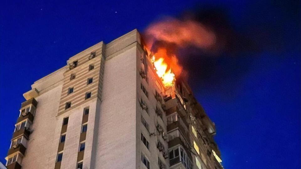 Из-за падения обломков начался пожар в многоэтажном доме в Голосеевском районе