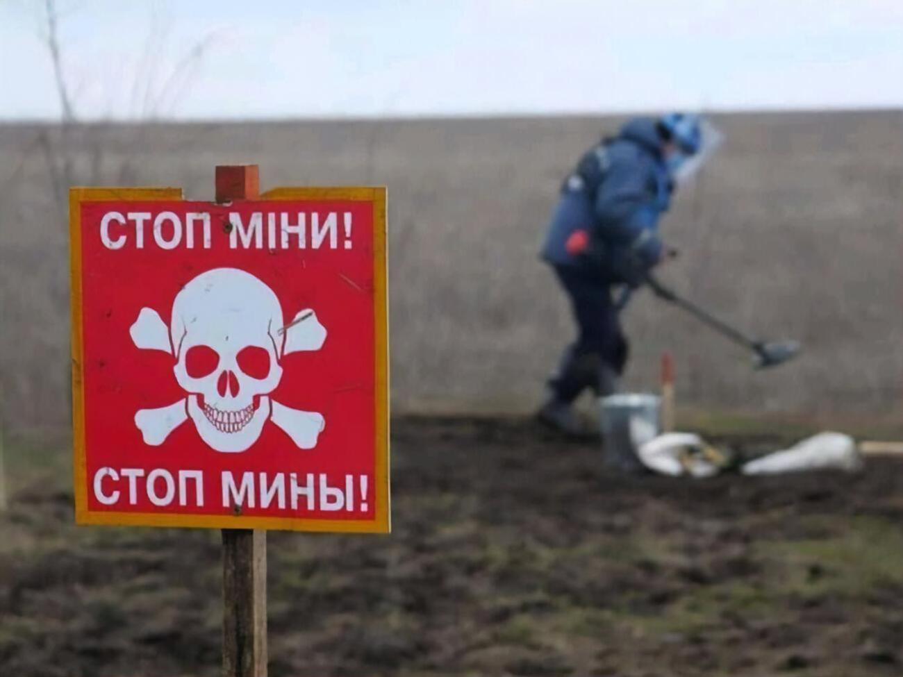 За даними МВС, приблизно 30% території України заміновано
