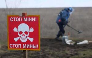 За даними МВС, приблизно 30% території України заміновано