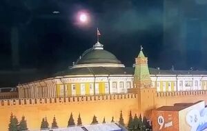 Мы можем ударить так, как сделали это с Кремлем, – для унижения Путина. Для усиления разговоров о том, что царь голый. Но не повторять за россиянами их атаки