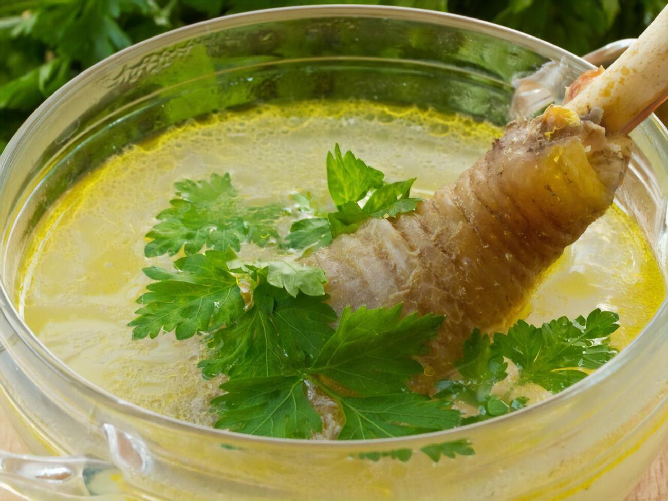 Бульйон і курку для нього готують окремо