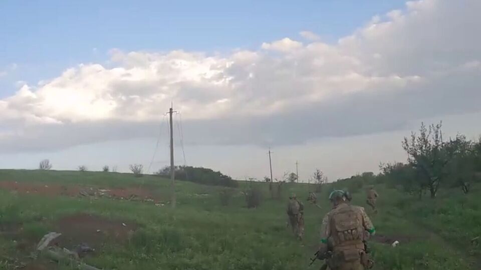 Сырский сообщал 21 мая, что в Бахмуте украинские войска продвигаются по флангам, чтобы взять город в тактическое окружение