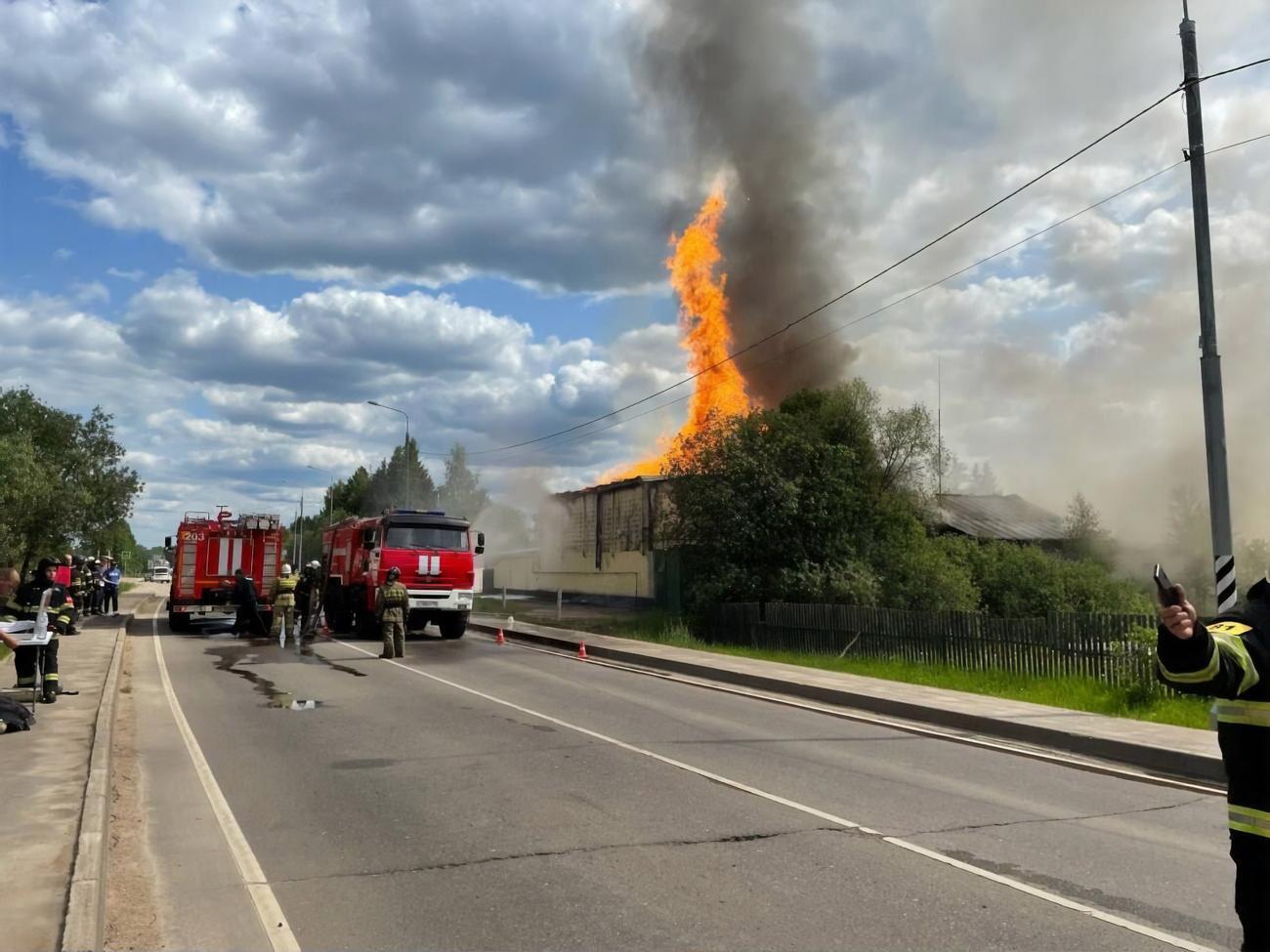 В РФ горит спиртзавод