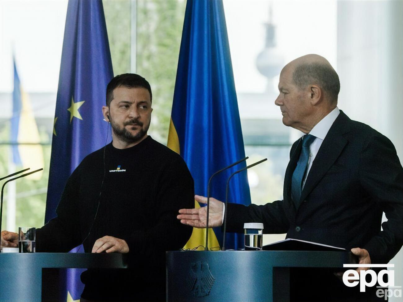 Зеленський повідомив, що обговорював із Шольцом домовленості, досягнуті в Берліні