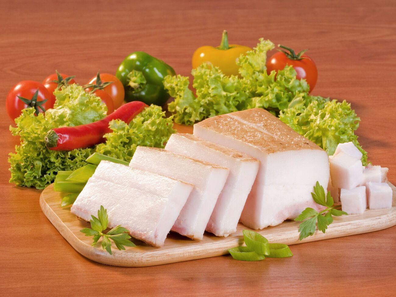 В первую очередь при выборе сала следует обратить внимание на безопасность продукта