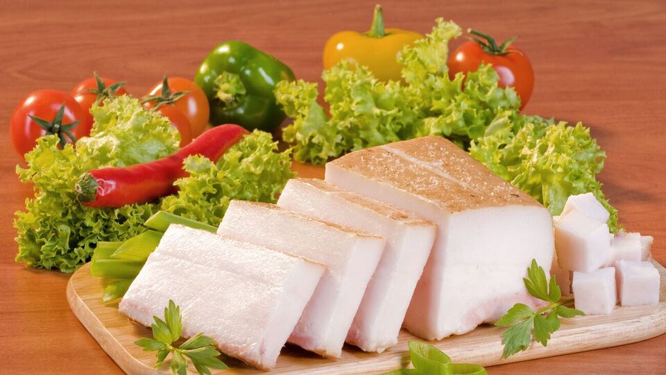 Насамперед під час вибору сала варто звернути увагу на безпечність продукту
