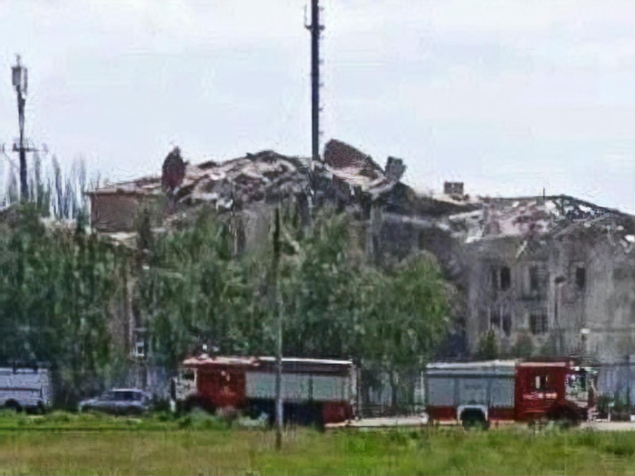 Андрющенко обнародовал фото корпуса базы отдыха под Мариуполем, где в момент прилета находились российские оккупанты