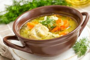 Зелень краще додавати в суп безпосередньо перед подаванням