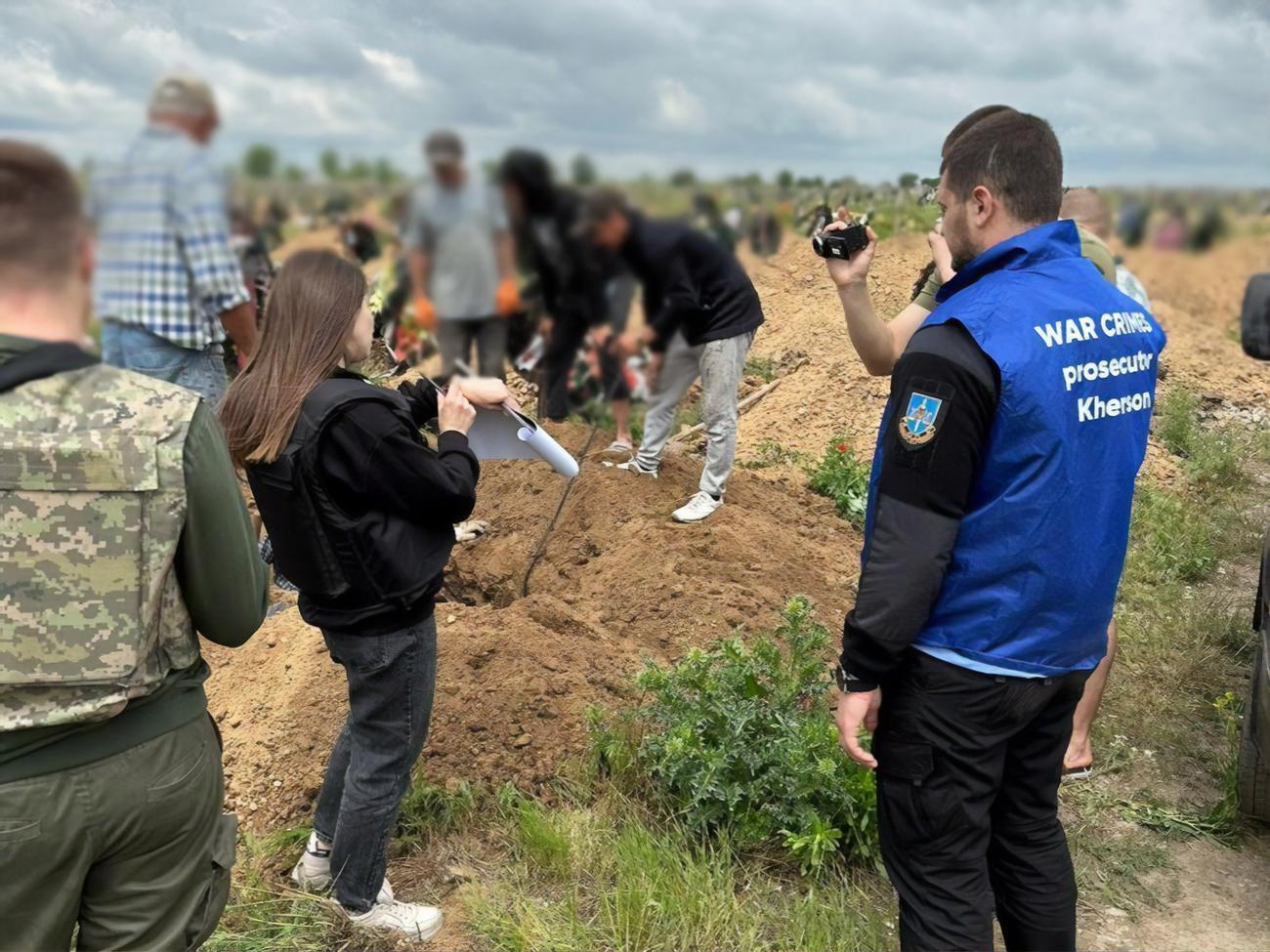 В ходе досудебного расследования правоохранители установили место захоронения мужчины и провели эксгумацию тела, рассказали в Херсонской областной прокуратуре