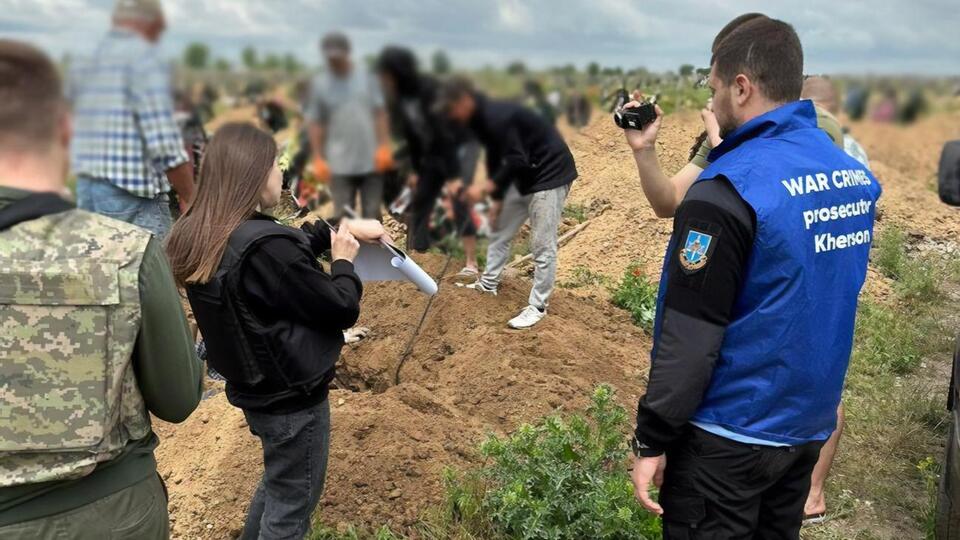 В ходе досудебного расследования правоохранители установили место захоронения мужчины и провели эксгумацию тела, рассказали в Херсонской областной прокуратуре