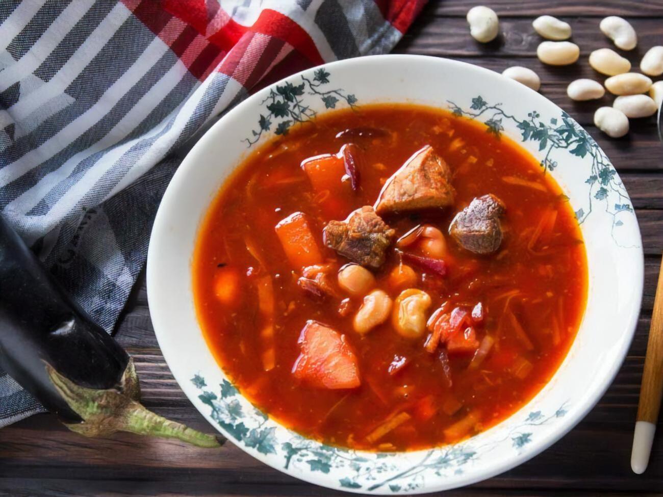 В ГПСУ объяснили белорусам, что украинский борщ неповторим и не похож на белорусский