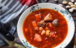 В ГПСУ объяснили белорусам, что украинский борщ неповторим и не похож на белорусский