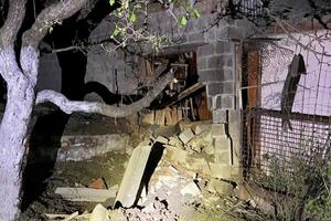 Унаслідок обстрілів у Нікополі пошкоджено 11 приватних будинків