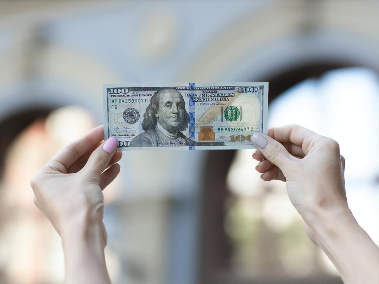 НБУ знизив чистий продаж валюти у квітні на $298,5 млн