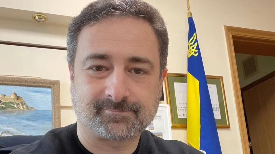 Смелянский показал, как будет выглядеть новая почтовая марка