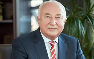 За даними слідства, Скуратов за вказівкою вищого керівництва РФ забезпечив безперешкодні військові перевезення