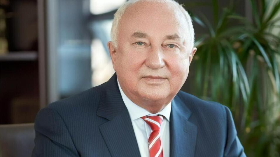 За даними слідства, Скуратов за вказівкою вищого керівництва РФ забезпечив безперешкодні військові перевезення