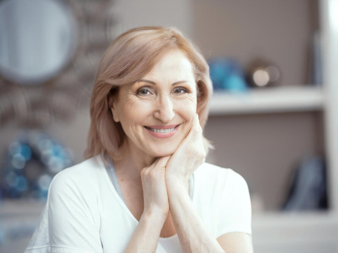 С возрастом стоит обращать внимание на стрижки с плавными линиями