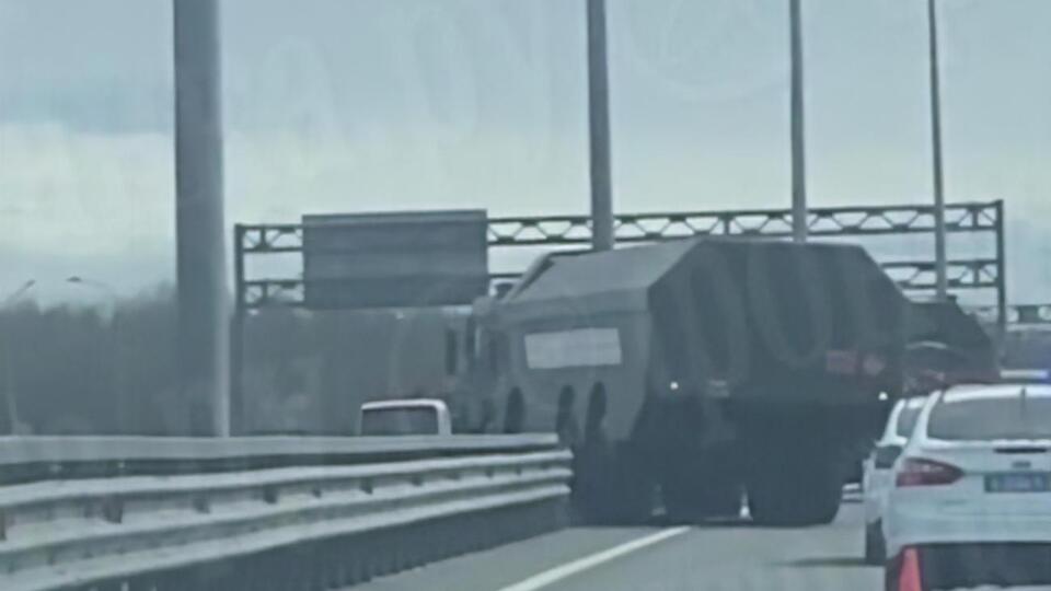 Российский ракетный комплекс попал в аварию на дороге