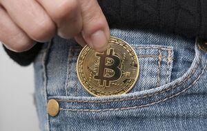 По данным следствия, на этих сервисах обменивали деньги, полученные с помощью хакерских атак и онлайн-мошенничества