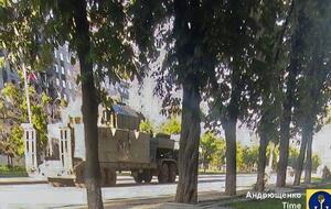 Техніки окупанти через Маріуполь перекидають менше, але місто й далі зміцнюють, зазначає Андрющенко