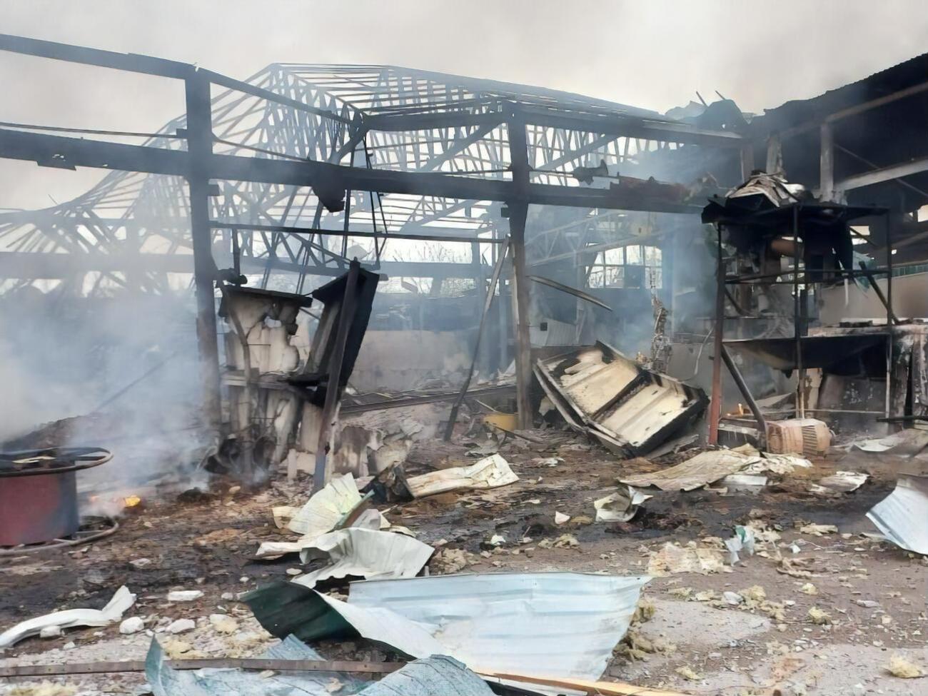 Російські війська завдали чергового авіаудару по промисловому підприємству в Бериславі, зазначили в РВА