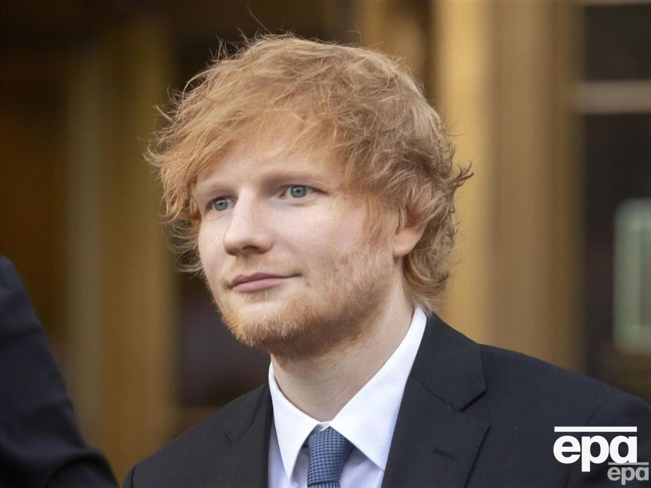 После оглашения вердикта суда о том, что он сам создал свой хит, Ширан обнял свою команду