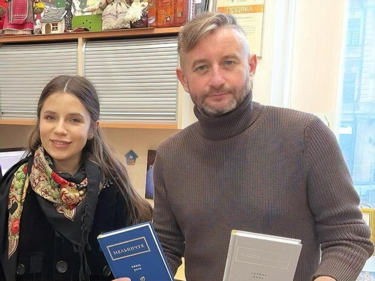Жадан і Соловій зіграли у кліпі співачки на пісню "Юність" закохану пару