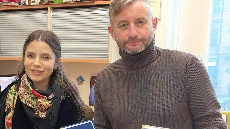 Жадан и Соловий сыграли в клипе певицы на песню "Юность" влюбленную пару