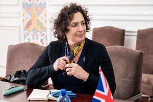 Посол Великобритании всегда делает маникюр, чередуя цвета лака в одном и том же порядке