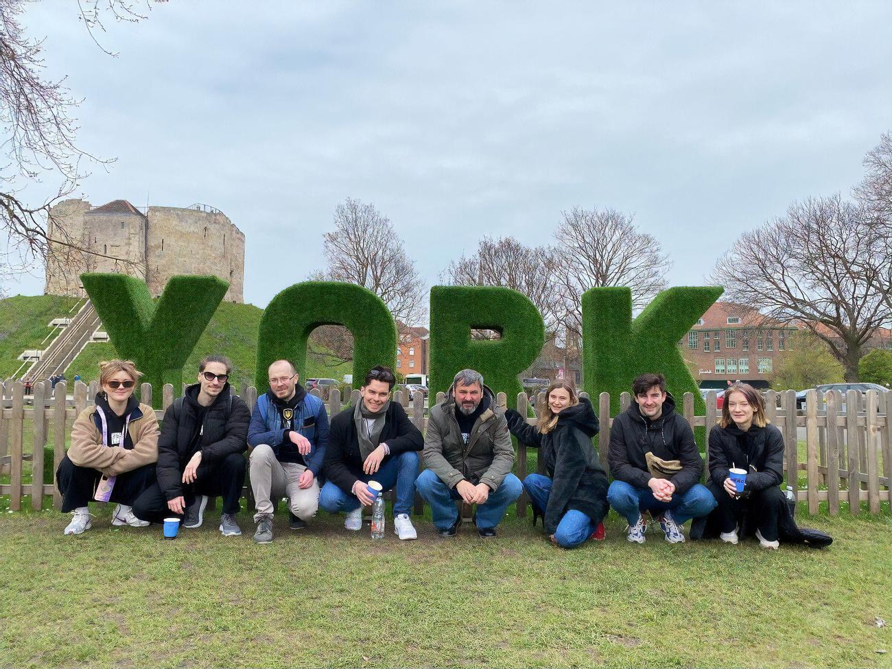 Труппа добиралась до Йорка 60 часов