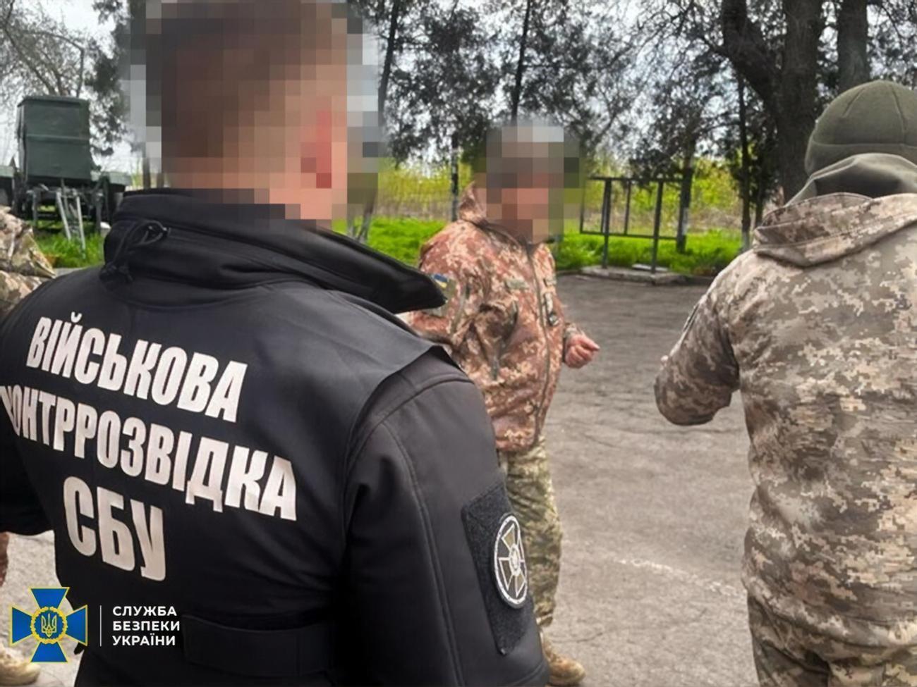 За даними СБУ, фігурант мобілізувався до ЗСУ і шпигував за переміщенням бойових літаків та позиціями ППО
