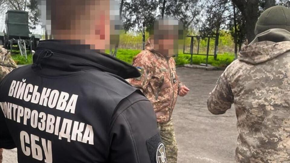 За даними СБУ, фігурант мобілізувався до ЗСУ і шпигував за переміщенням бойових літаків та позиціями ППО