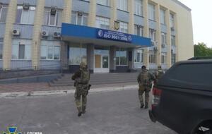 Фигурантов подозревают в организации закупки полуприцепов по завышенным ценам без использования системы Prozorro