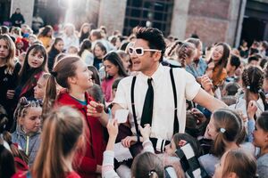 Відео на пісню Love Maria знімали дев'ять днів, а постпродакшн тривав понад три місяці