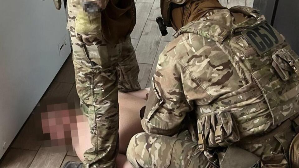 Сотрудники СБУ задержали обоих подозреваемых во время выполнения ими вражеской задачи