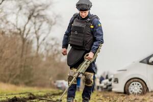 Более 170 тыс. км² территории Украины остаются опасными из-за неразорвавшихся мин и снарядов