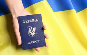 Паспорт Украины, в том числе старого образца, должен соответствовать нормам языкового закона, считает языковой омбудсмен