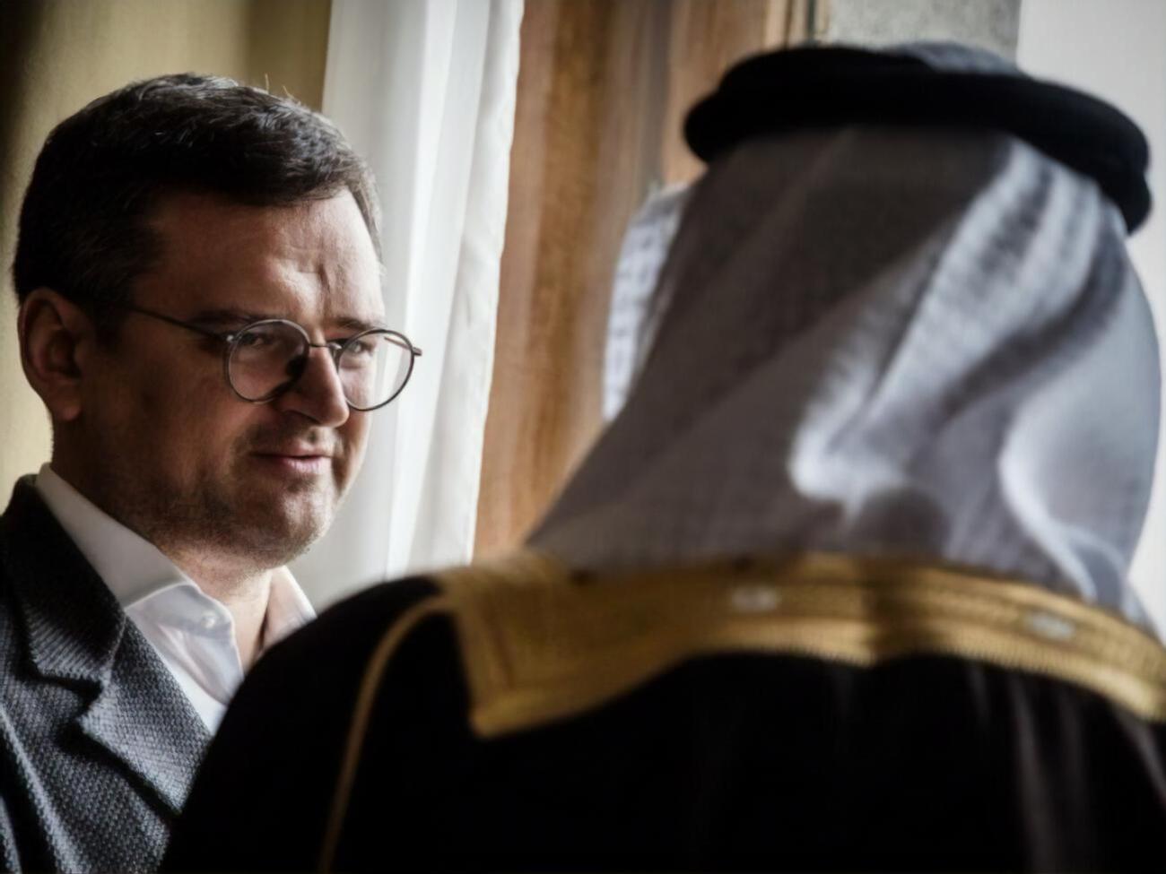 Кулеба 5 мая в Киеве провел встречу с главой МИД Бахрейна