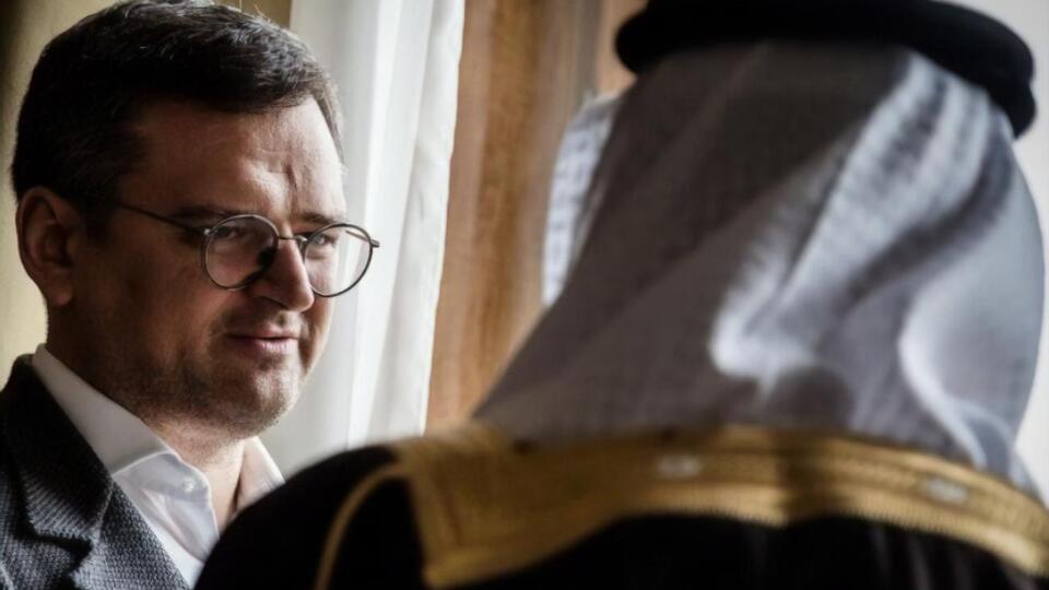 Кулеба 5 мая в Киеве провел встречу с главой МИД Бахрейна