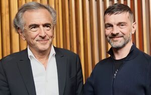 Картину снял французский режиссер Бернар-Анри Леви (слева). На показе присутствовал морской пехотинец из Украины Михаил Дианов (справа)