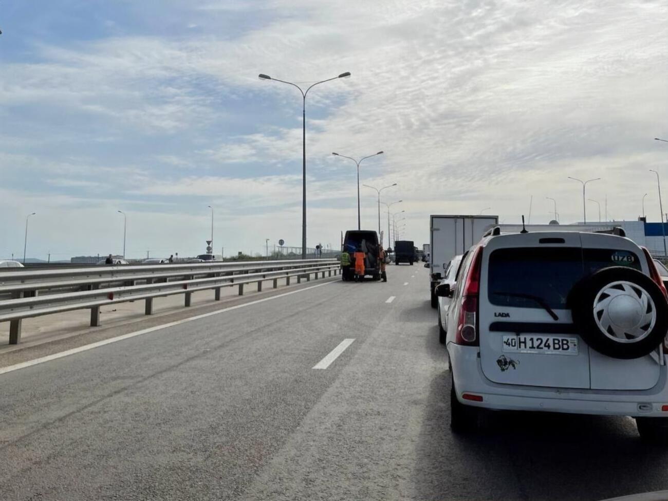 Сообщается, что мост и переправа в районе Керчи не работают из-за угрозы атаки