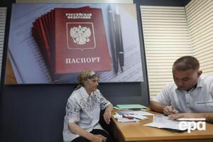 Окупанти насильно змушують місцевих жителів набувати російського громадянства
