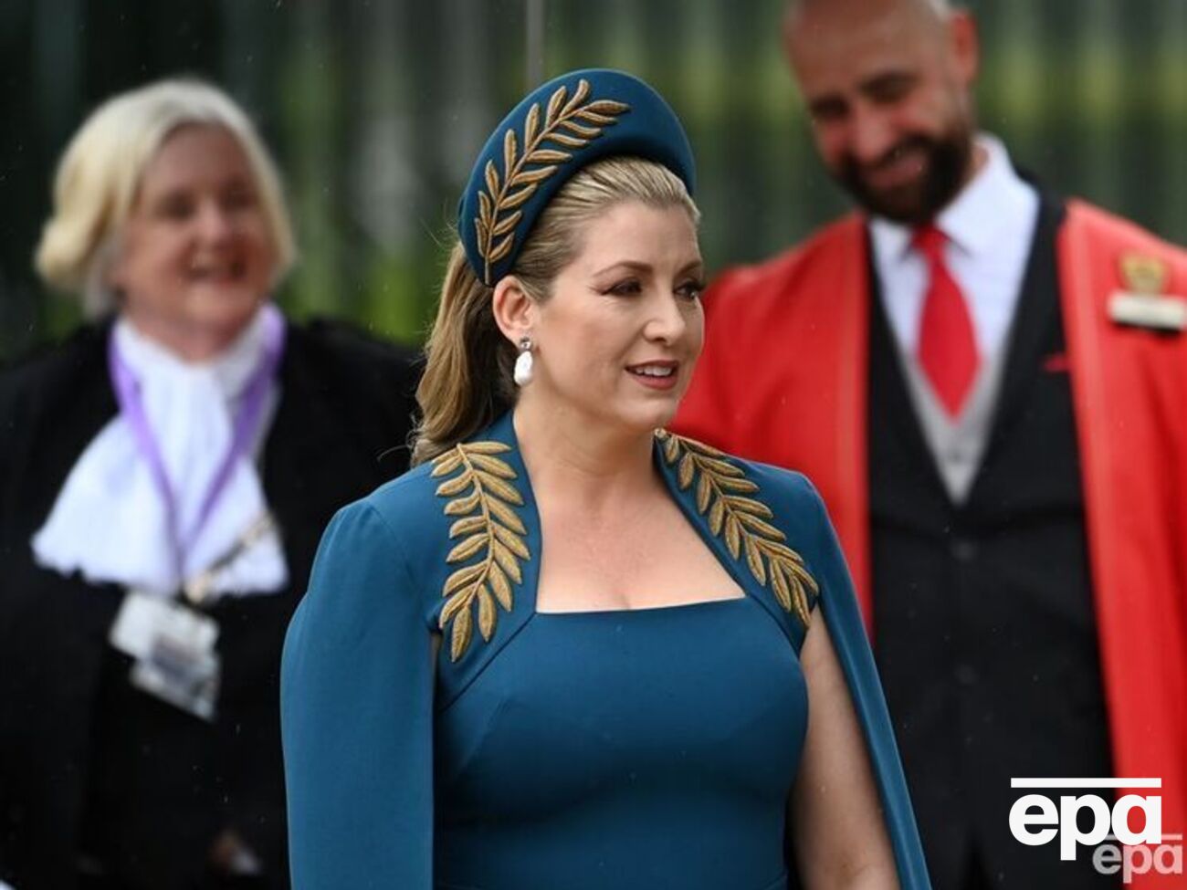 Мордонт стала первой женщиной, которая подает меч на коронации, в истории королевской семьи Великобритании