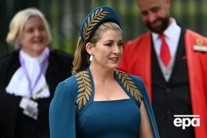 Мордонт стала первой женщиной, которая подает меч на коронации, в истории королевской семьи Великобритании