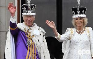 Після завершення церемонії коронації король із королевою повернулися до Букінгемського палацу і вийшли на балкон